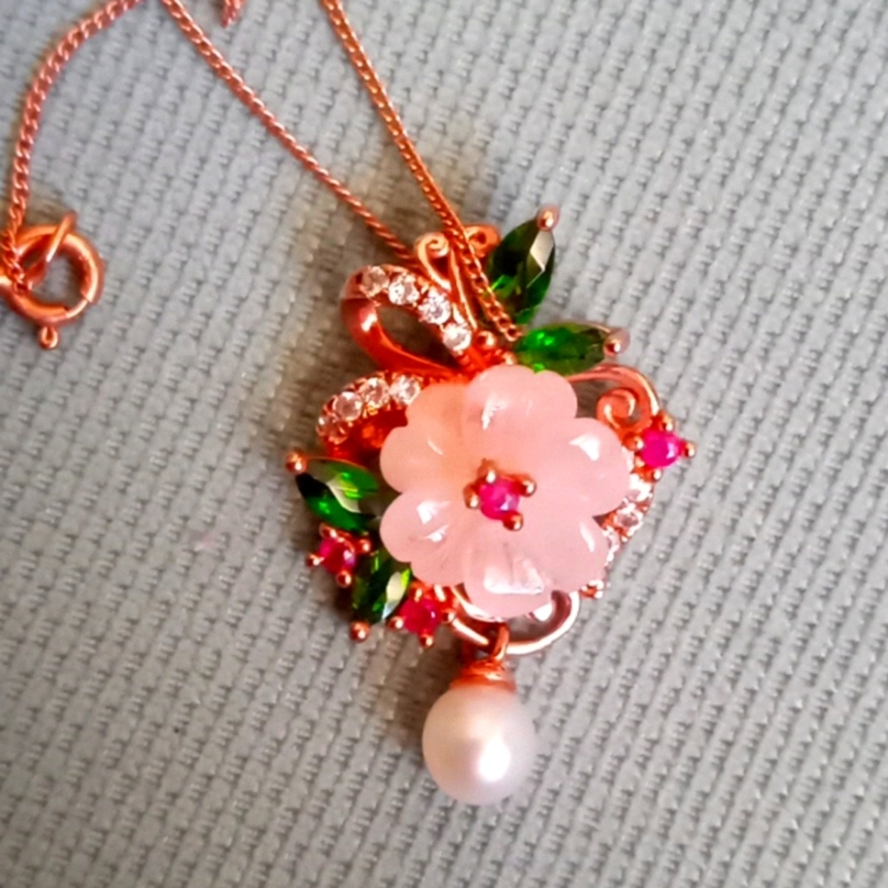 MARROPINO MORGANITE, MULTI-GEM CARVED FLOWER PENDENT NECKLACE